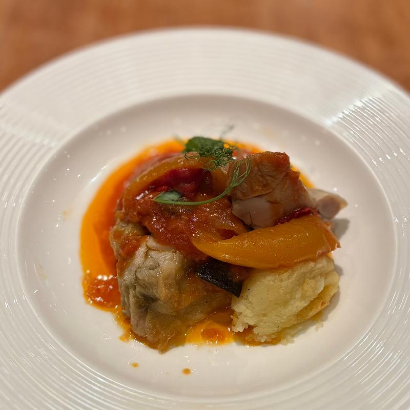 国産鶏と香味野菜のコク旨ソース(ポワンエリーニュ)