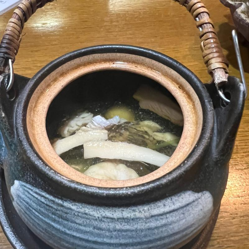 松茸と落ち鱧の土瓶蒸し(よもぎ)