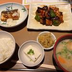なす味噌と焼魚の定食　豚汁(やよい軒 桜木店 )