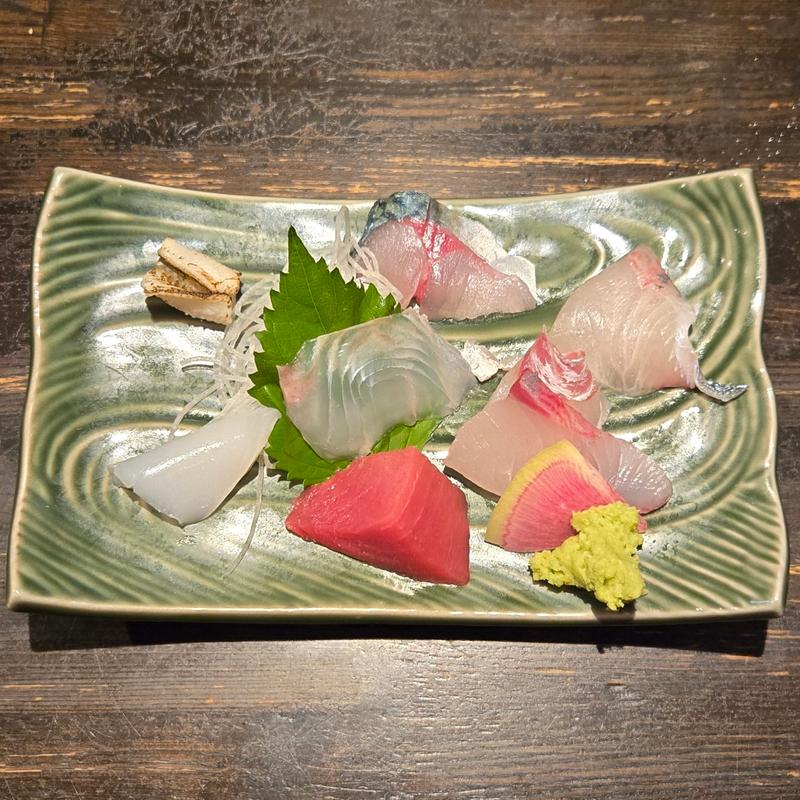 刺身盛合せ 1切れ8種(居酒屋 亜紗)