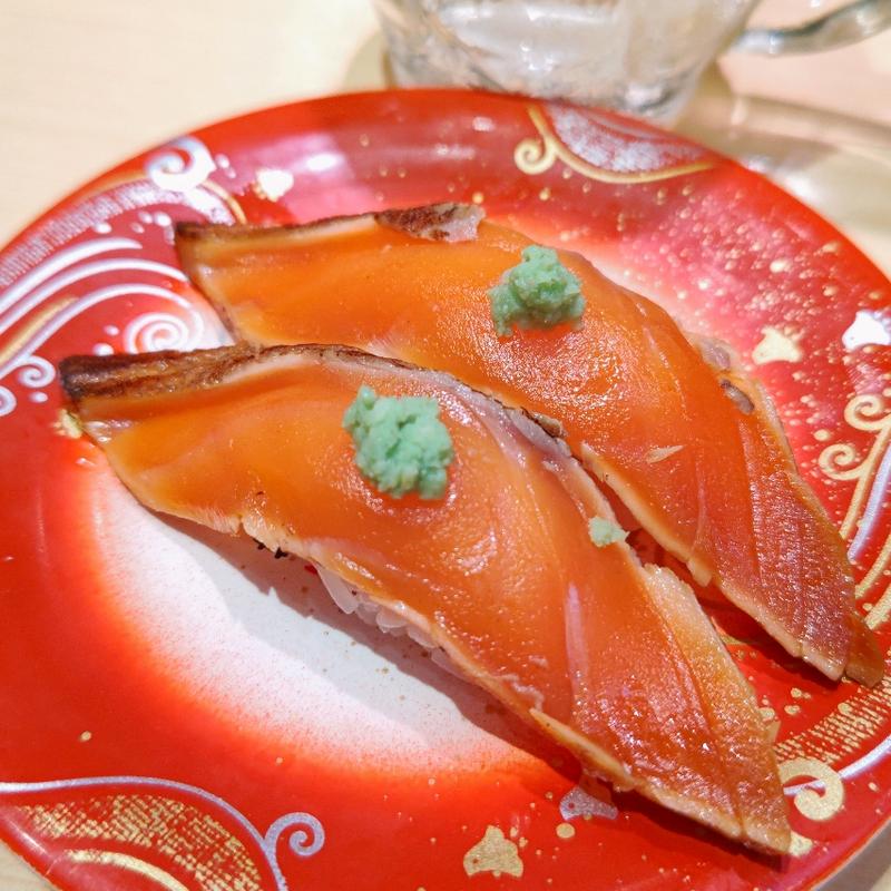 焼き霜づけサーモン(神奈川回転寿司 二代目ぐるめ亭 港南台バーズ店)