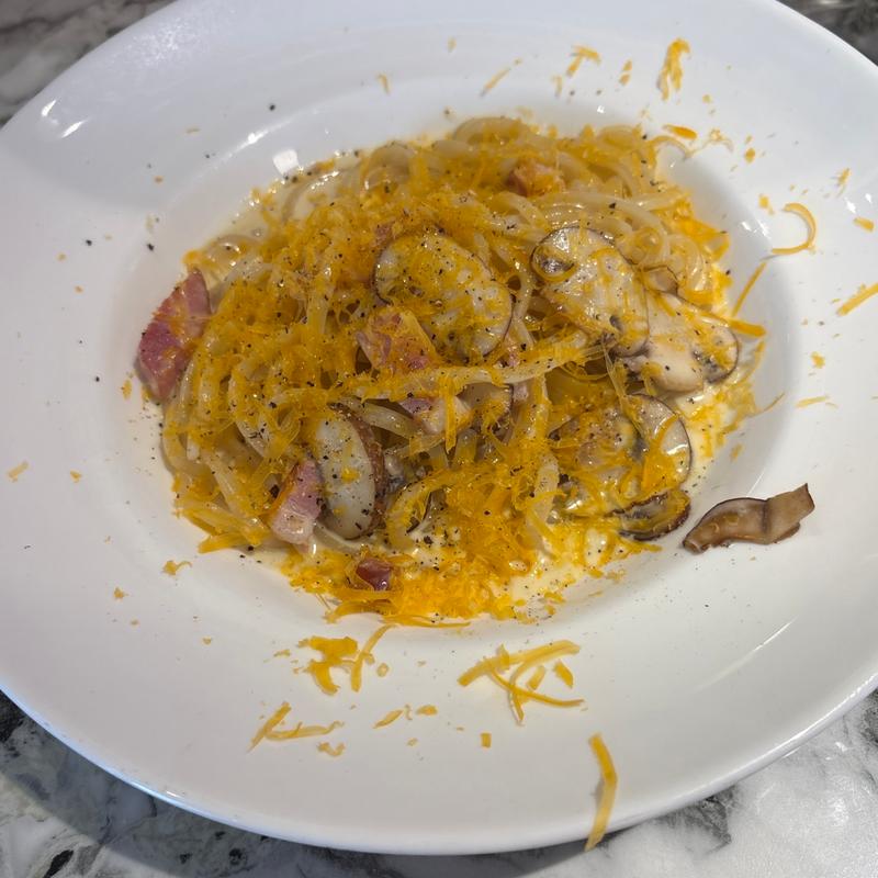 神戸ポークベーコンと六甲マッシュルームのTOOTHTOOTHカルボナーラ(TOOTH TOOTH ON THE CORNER)