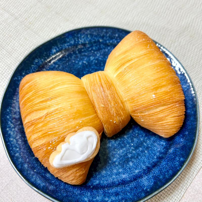 リボンクロワッサン【生クリーム】(PANNARA（パンナラ）)