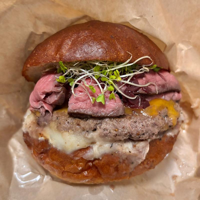 国産牛ローストビーフバーガー(レザートランプキッチン （LEATHER TRAMP KITCHEN）)