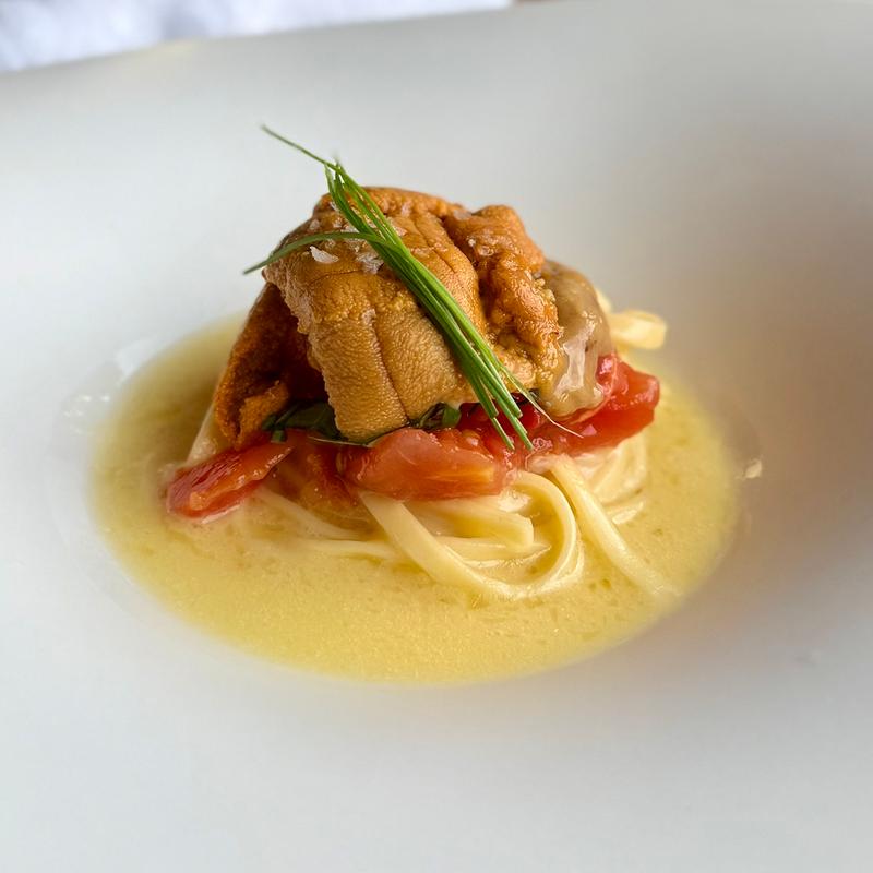 優雅なひととき　タリオリーニ　雲丹とトマト(イル・テアトロ／ホテル椿山荘東京)