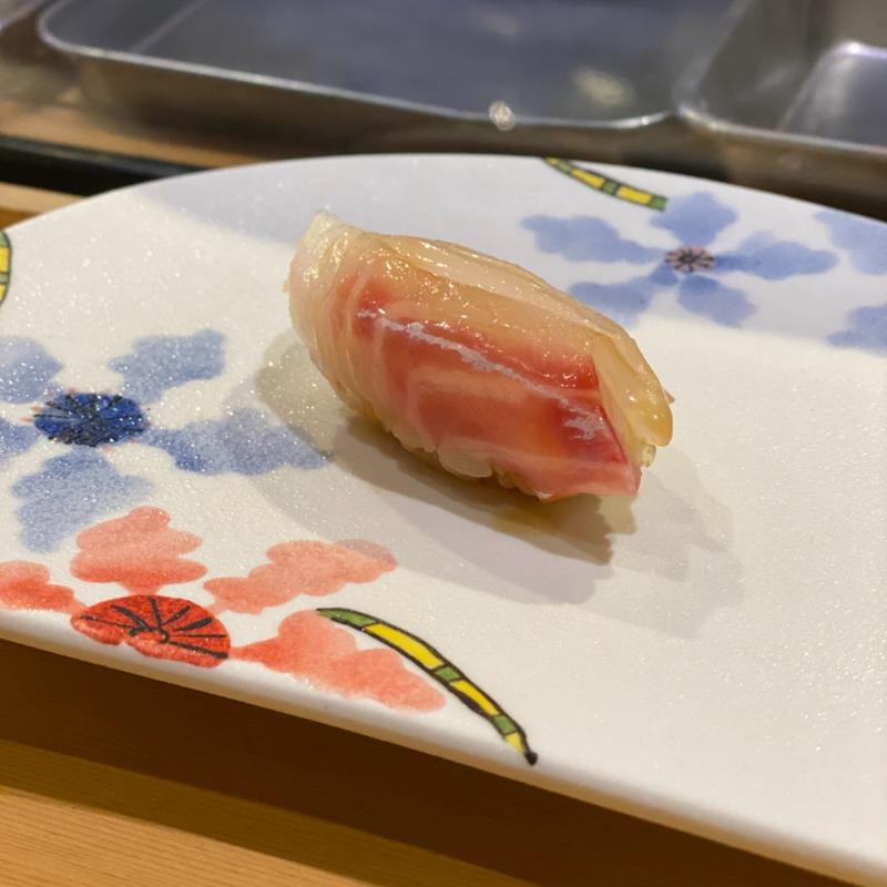 鯛の昆布締め（レギュラー満タンコース）(江戸前 SS(スシステーション))