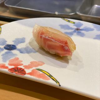 鯛の昆布締め（レギュラー満タンコース）(江戸前 SS(スシステーション))