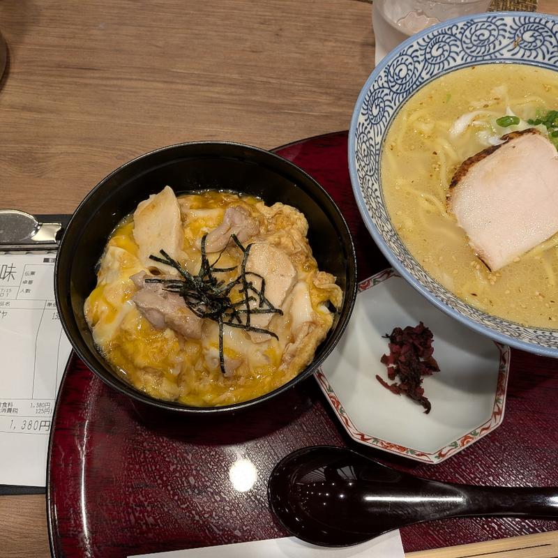鶏白湯そば+ハーフ親子丼(鶏五味 新宿サブナード店)