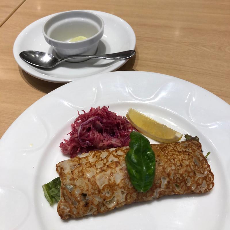 スモークサーモンとじゃがいもの米粉ガレット〜わさび&バジル(デニーズ 梅島店)