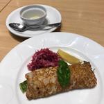 スモークサーモンとじゃがいもの米粉ガレット〜わさび&バジル