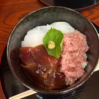 三色丼