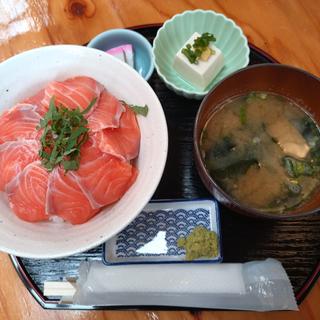 サーモン丼