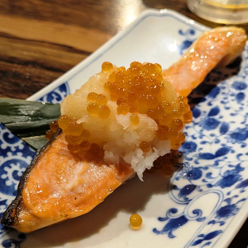 銀鮭のいくらおろしがけ(炉端とおでん 呼炉凪来 横浜店)