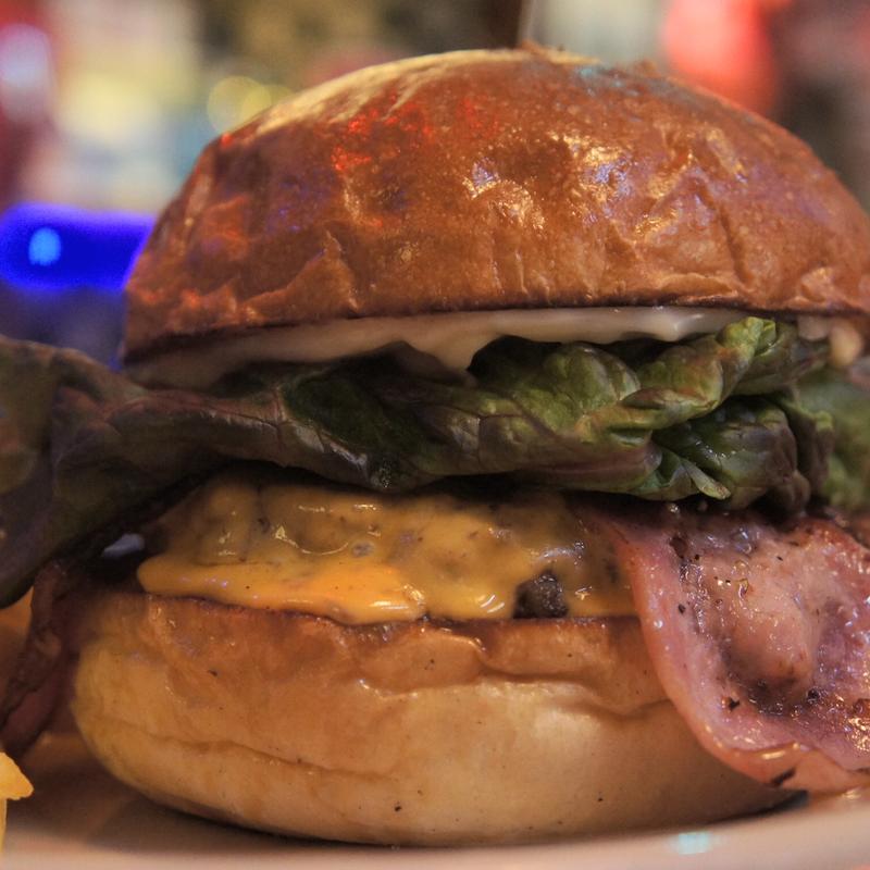 クラシックベーコンチーズバーガー(bangdiner)