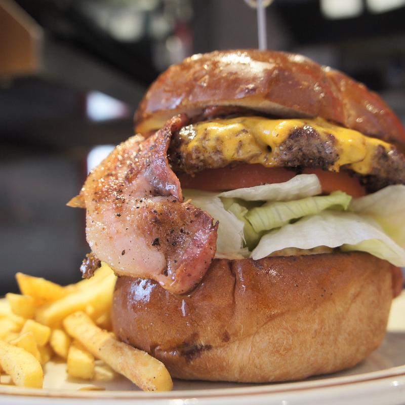ベーコンチーズバーガー(ブルースリー Burger Shop)
