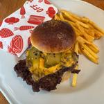 挽きたて但馬牛100％チーズバーガー(ポテト付)
