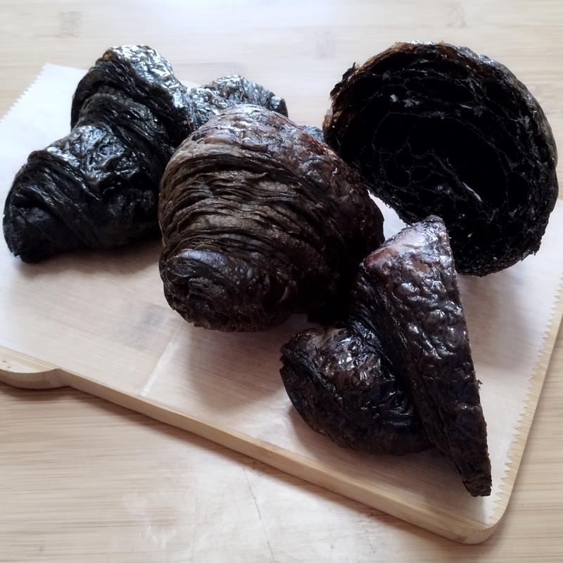 黒いクロワッサン、焼きとうもろこしクロワッサン、栗クロワッサン(Patisserie QuroNoir)