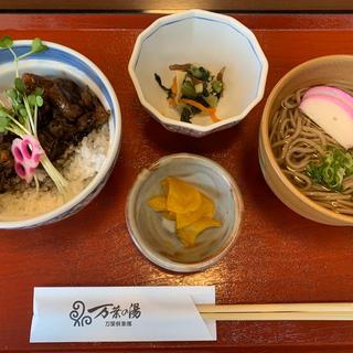 日替わりランチ(焼鳥丼とそばセット)
