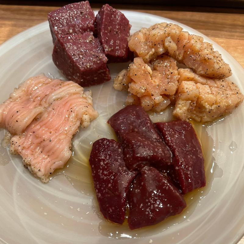 上レバー・上ミノ・ハツ・ホルモン(Yakiniku 名もなき名店へ 一切入魂一枚売り焼肉)