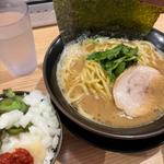 家系ラーメン並(えび豚骨拉麺春樹 中村橋店)