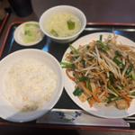 肉とニラもやし醤油炒め定食(龍驤)