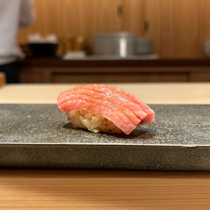 マグロ中トロ(コース料理)(鮨結う翼)