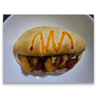 目玉焼きフライとボロニヤソーセージパン