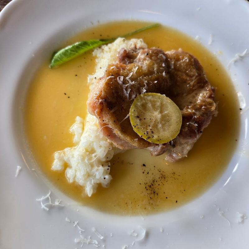 鶏モモのローストレモンバターソース チーズリゾット添え(カフェ アンド カンティーヌ ノートル)