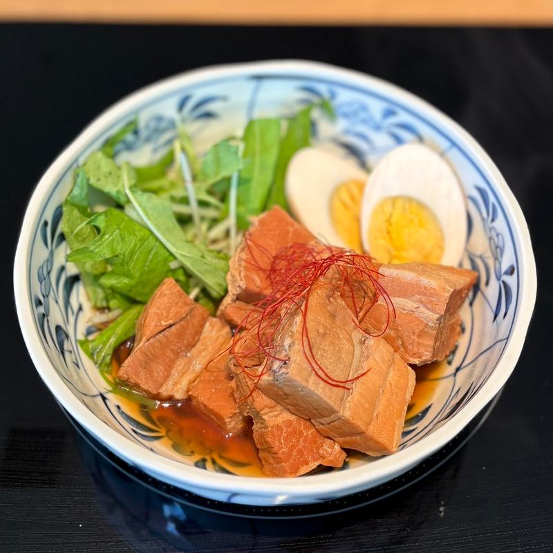 だし香る豚の角煮(おぐ羅 丸の内TOKIA店)