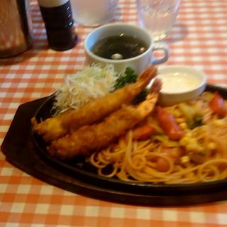 エビフライのせナポリタン