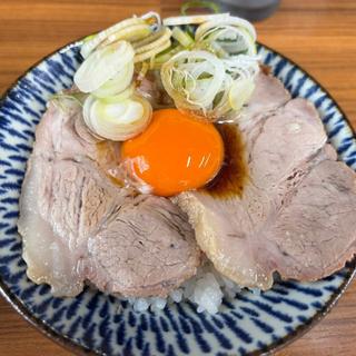 月見チャーシュー丼