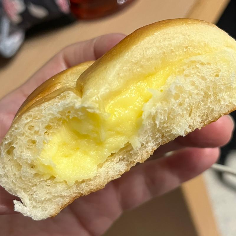 濃厚クリームパン(テンネンコウボパン ルバーブ （天然酵母パン Rhubarbe）)