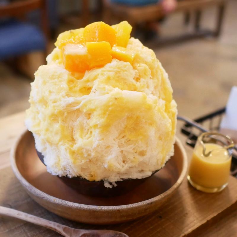 屋我地・冨着農園のゴールドバレルと 宜野座・パリナファームのマンゴーみるく氷(サンスーシィ（SANS SOUCI）)