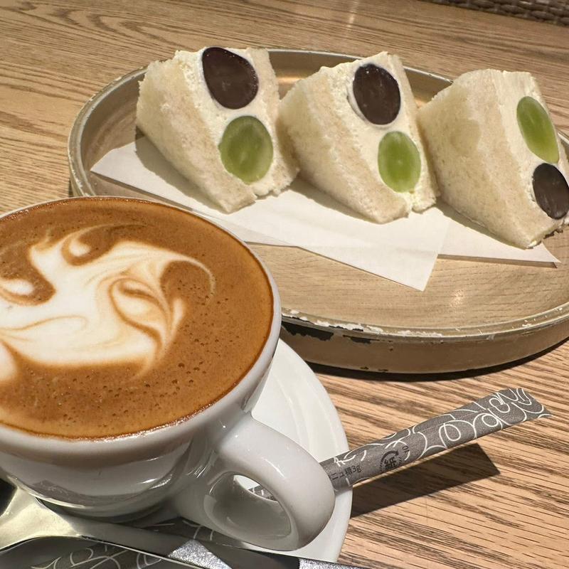 フルーツサンド エスプレッソ(パンとエスプレッソと)