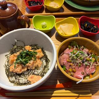 胡麻漬けサーモンのだし茶漬け