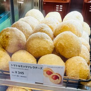 トマト＆モッツァレラチーズ(ブランジェ浅野屋 池袋西口店)
