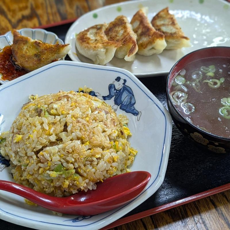 チャーハン 餃子(中華飯店 利喜)