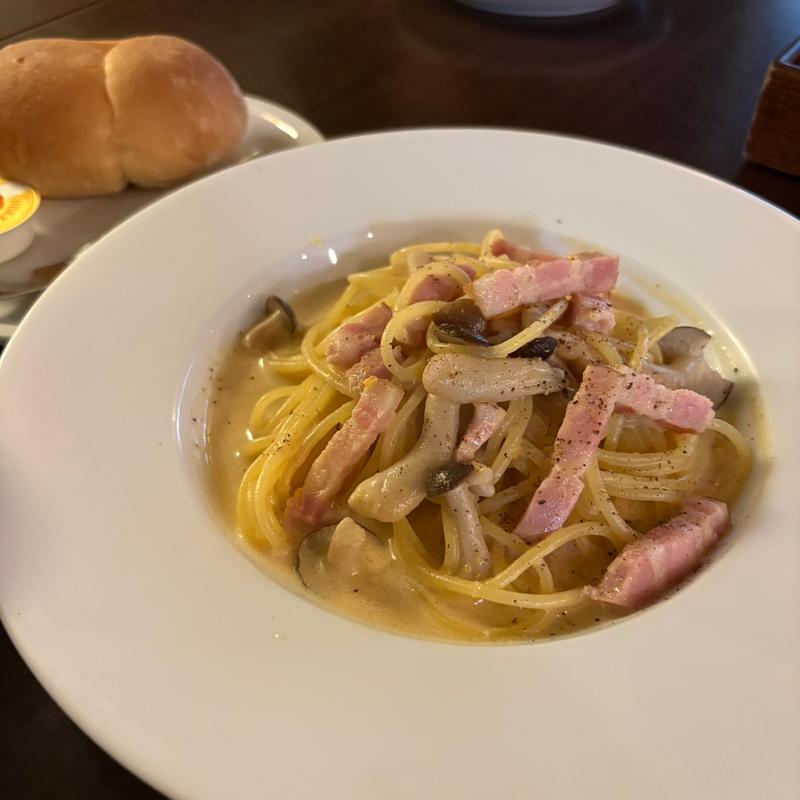 ベーコンしめじのクリームパスタ(グリーンハウス シルバ)