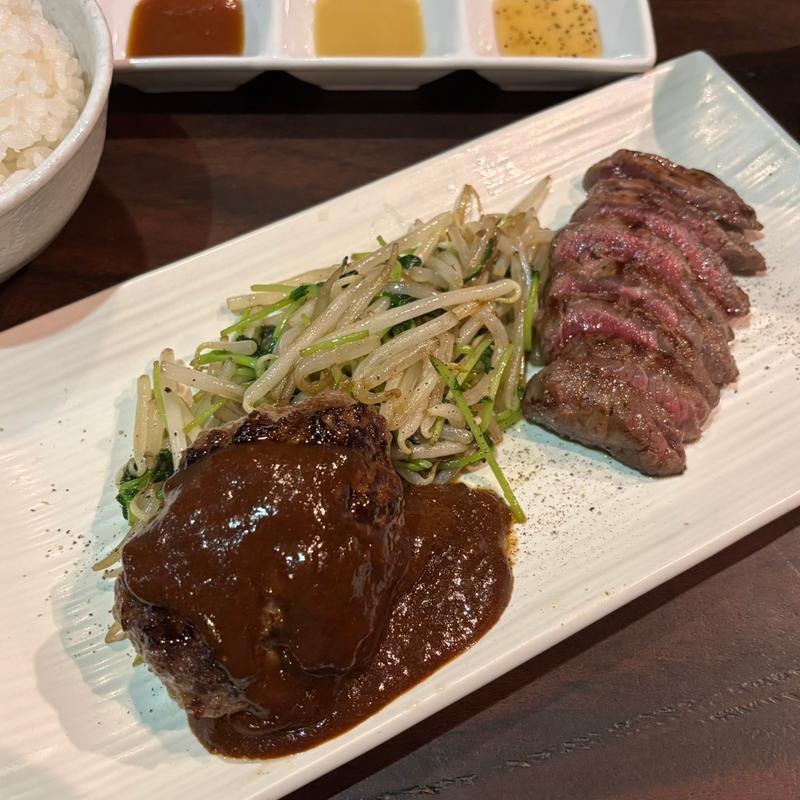 モモステーキとハンバーグステーキのダブルセット(鉄板Diner JAKEN 池袋本店)