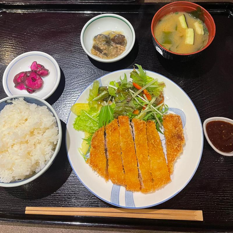 豚カツ定食(天神居酒屋あじろ)