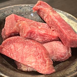 サービスのタンの切り落とし(あかね亭 焼肉部)