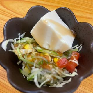 お通し　サラダ(武州うどんあかね&みどりダイニング)