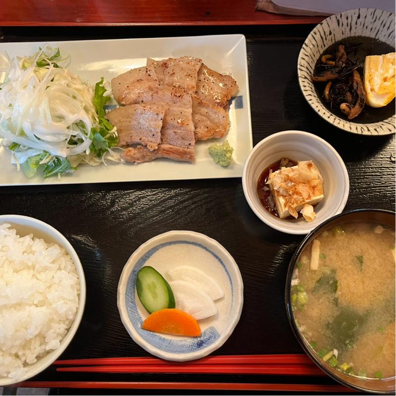 エゴマ豚バラ焼定食(丸に梅鉢 )