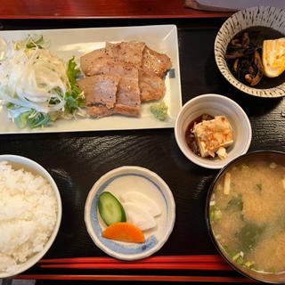 エゴマ豚バラ焼定食