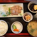 エゴマ豚バラ焼定食(丸に梅鉢 )