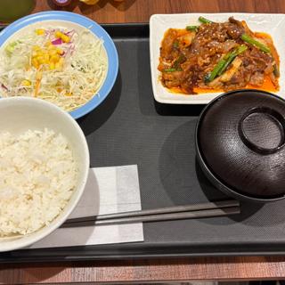牛焼肉ピリ辛炒め定食