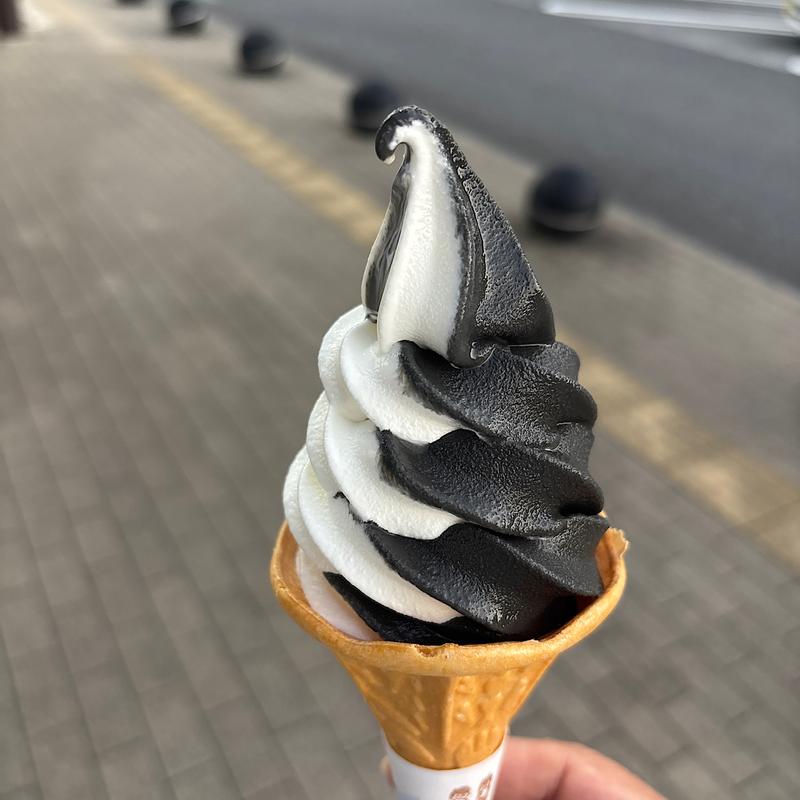 ブラック＆ホワイトソフトクリーム(嵐山パーキングエリア（上り）スナックコーナー)
