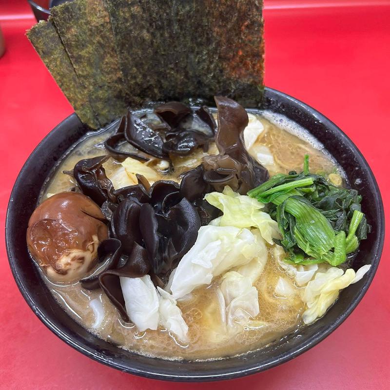 ラーメン並 キャベツ キクラゲ サービス玉子(杉田家)
