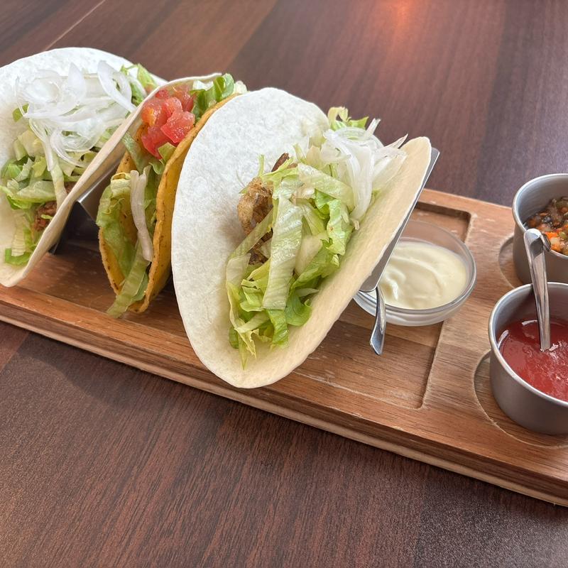 ポークタコス、沖縄タコス、カニタコス(ハクソー・リッジ タコス)