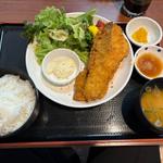 鮭フライ定食(佐藤水産 サーモンファクトリー )